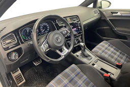 Valkoinen Volkswagen Golf 2020 kuva 6.
