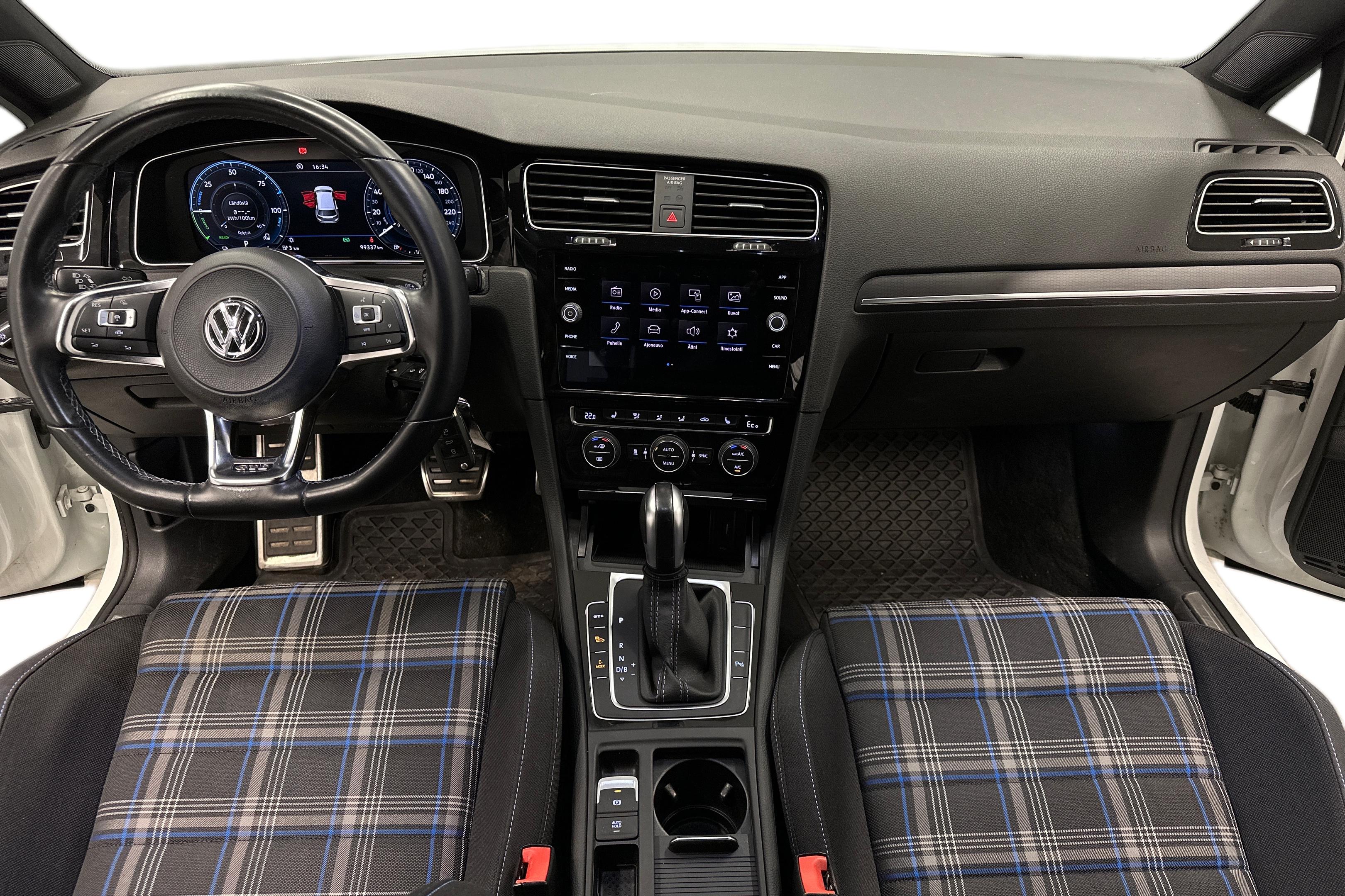 Volkswagen Golf 2020, photo 7/32