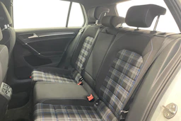 Valkoinen Volkswagen Golf 2020 kuva 8.