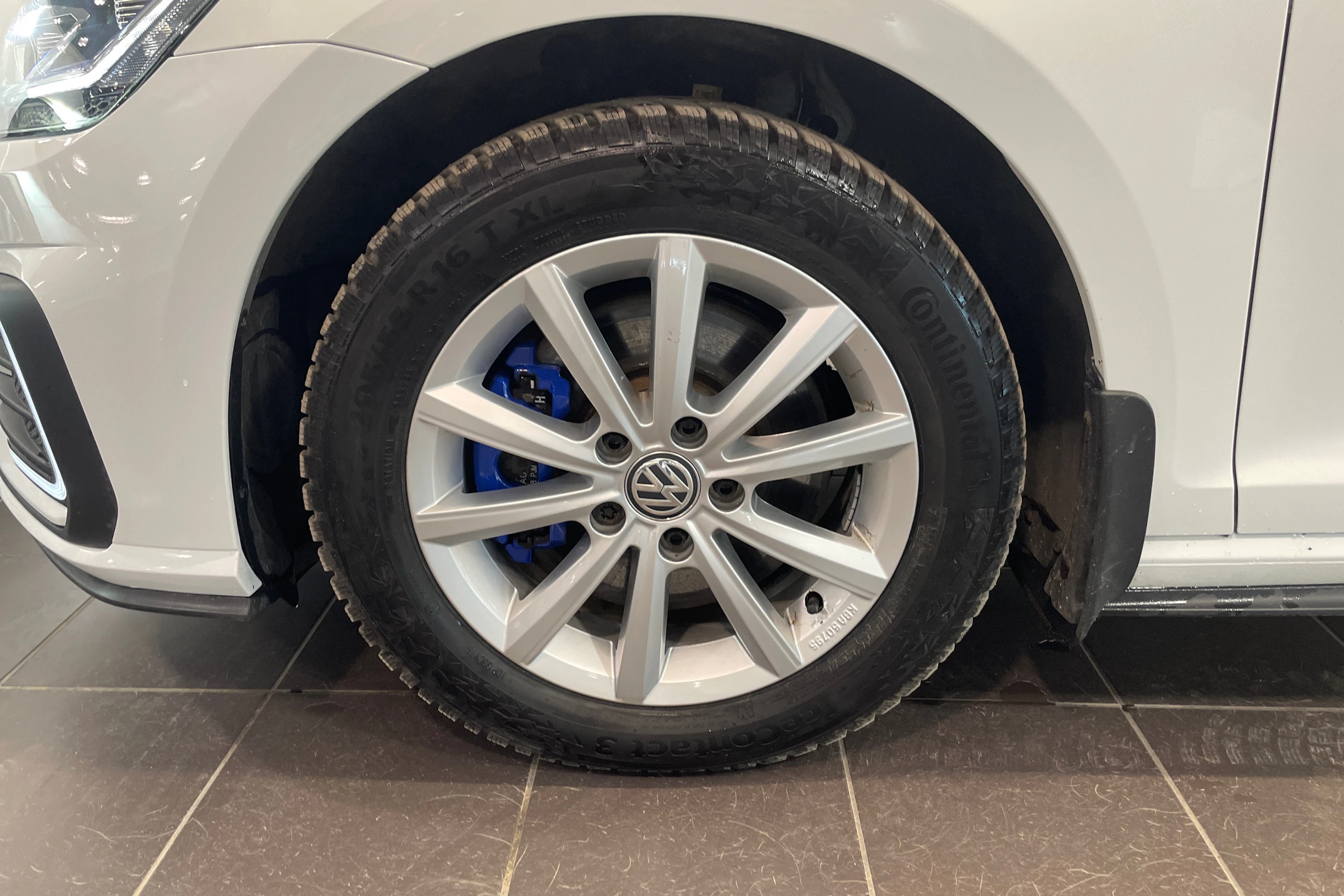 Valkoinen Volkswagen Golf 2020 kuva 10.