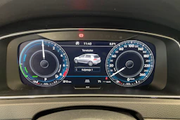 Valkoinen Volkswagen Golf 2020 kuva 15.