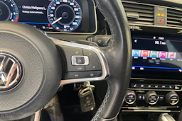Valkoinen Volkswagen Golf 2020 kuva 17.