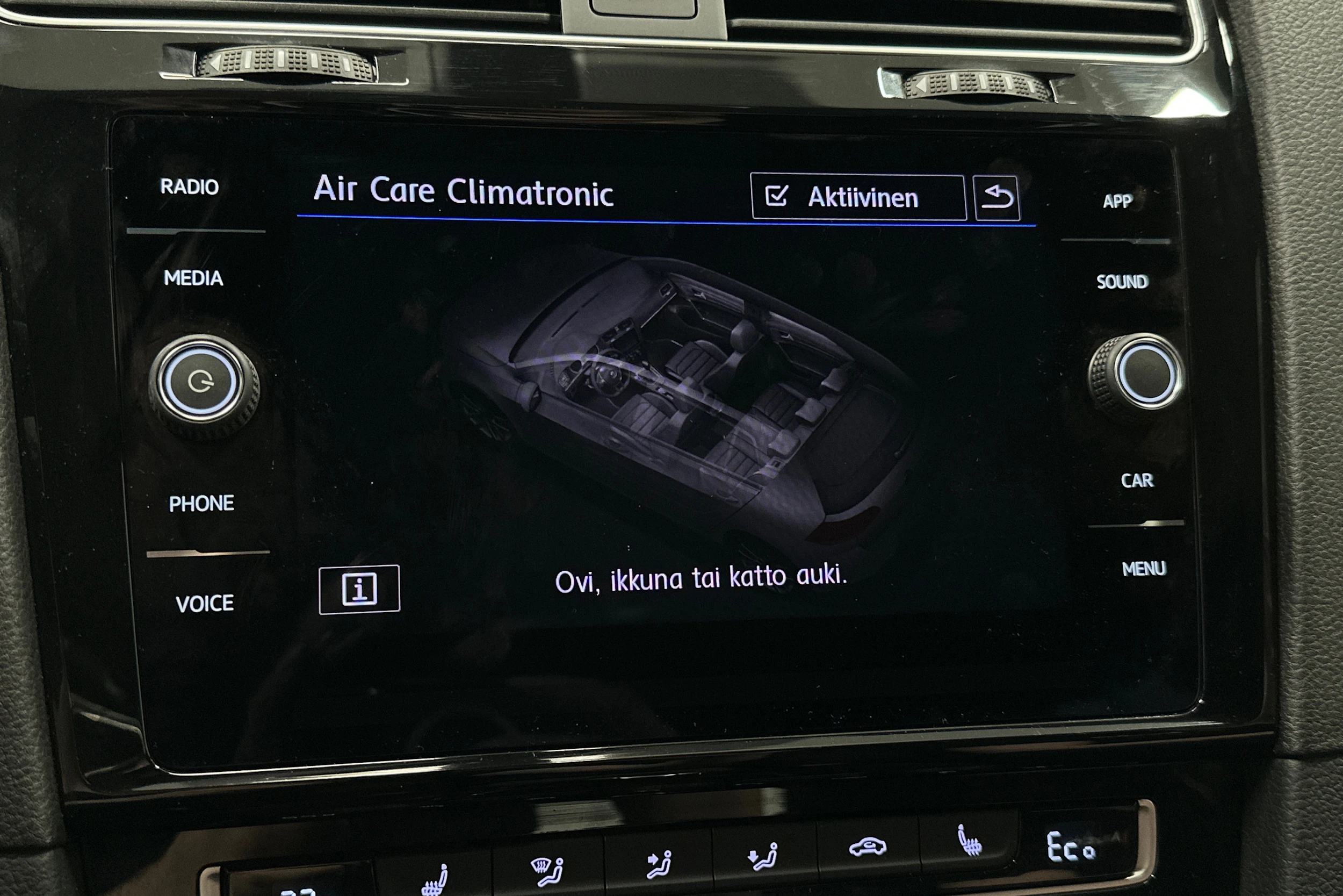 Valkoinen Volkswagen Golf 2020 kuva 25.