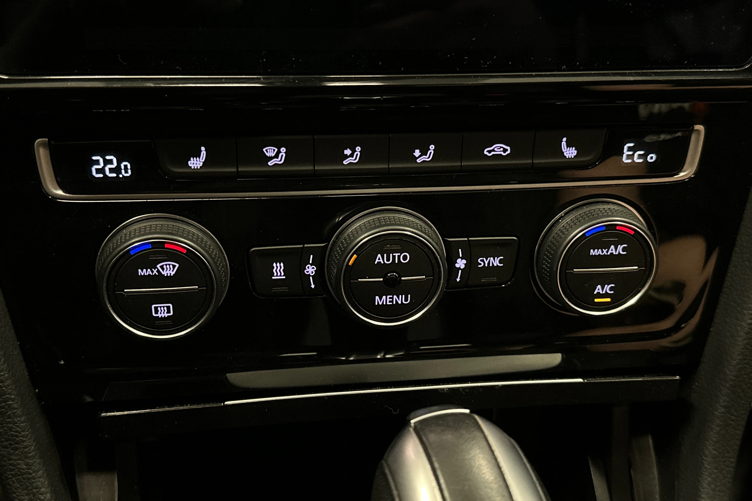 Valkoinen Volkswagen Golf 2020 kuva 27.
