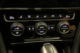 Valkoinen Volkswagen Golf 2020 kuva 27.