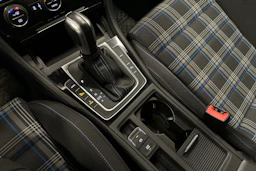 Valkoinen Volkswagen Golf 2020 kuva 28.