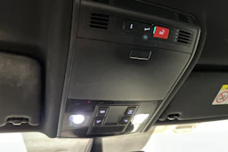 Valkoinen Volkswagen Golf 2020 kuva 29.
