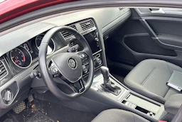 Punainen Volkswagen GOLF 2020 kuva 3.