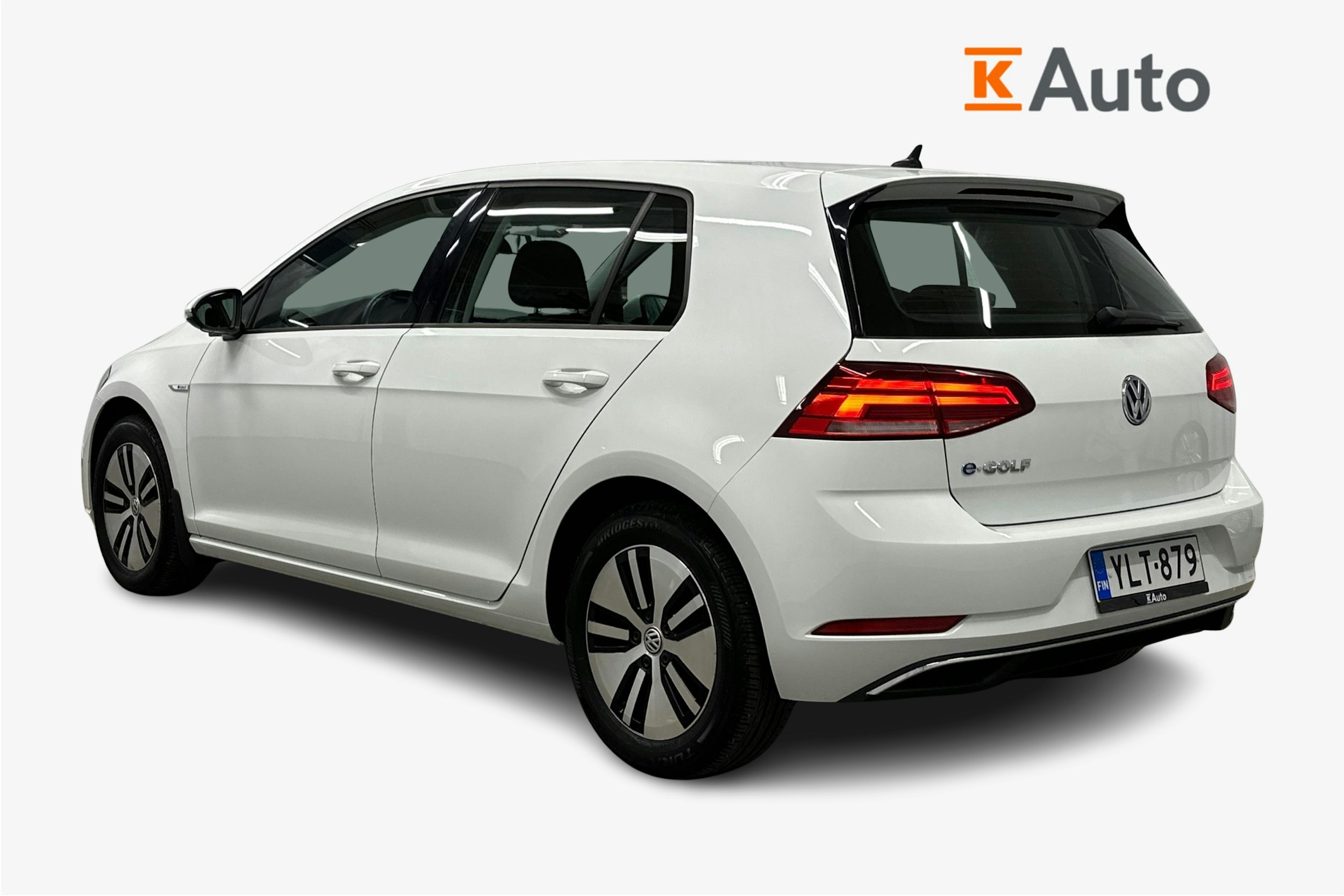 valkoinen Volkswagen Golf 2020 kuva 2.