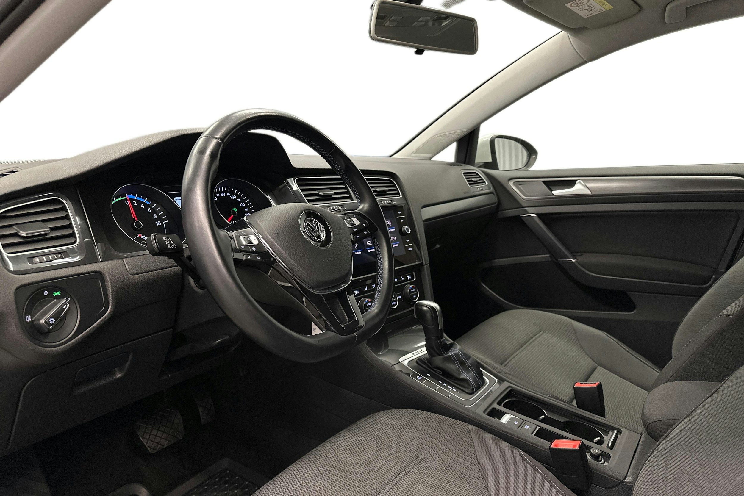 valkoinen Volkswagen Golf 2020 kuva 7.