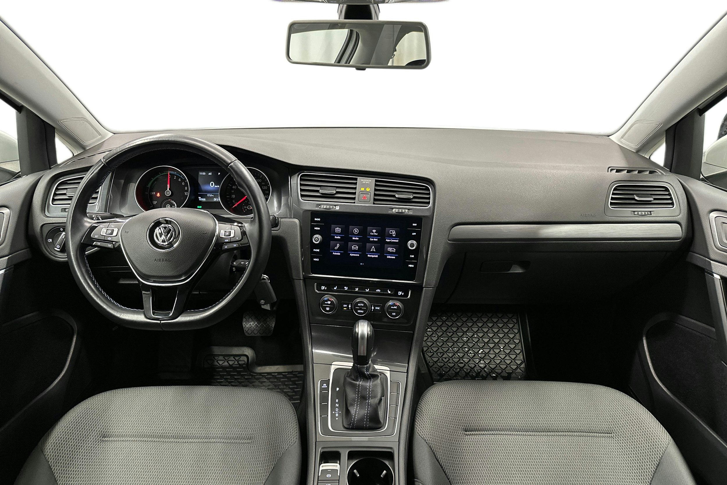 valkoinen Volkswagen Golf 2020 kuva 9.