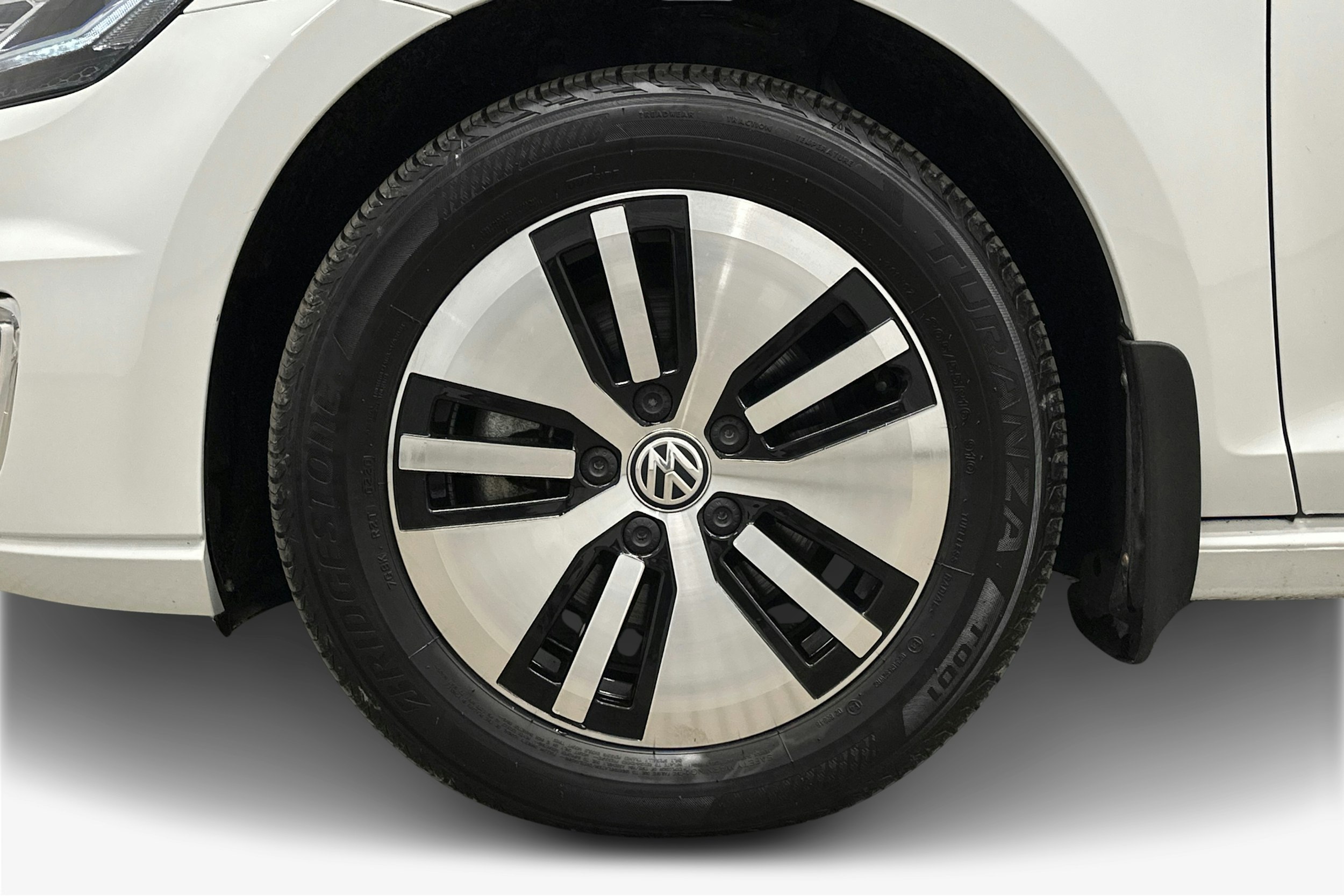 valkoinen Volkswagen Golf 2020 kuva 11.