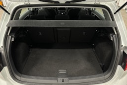 valkoinen Volkswagen Golf 2020 kuva 14.