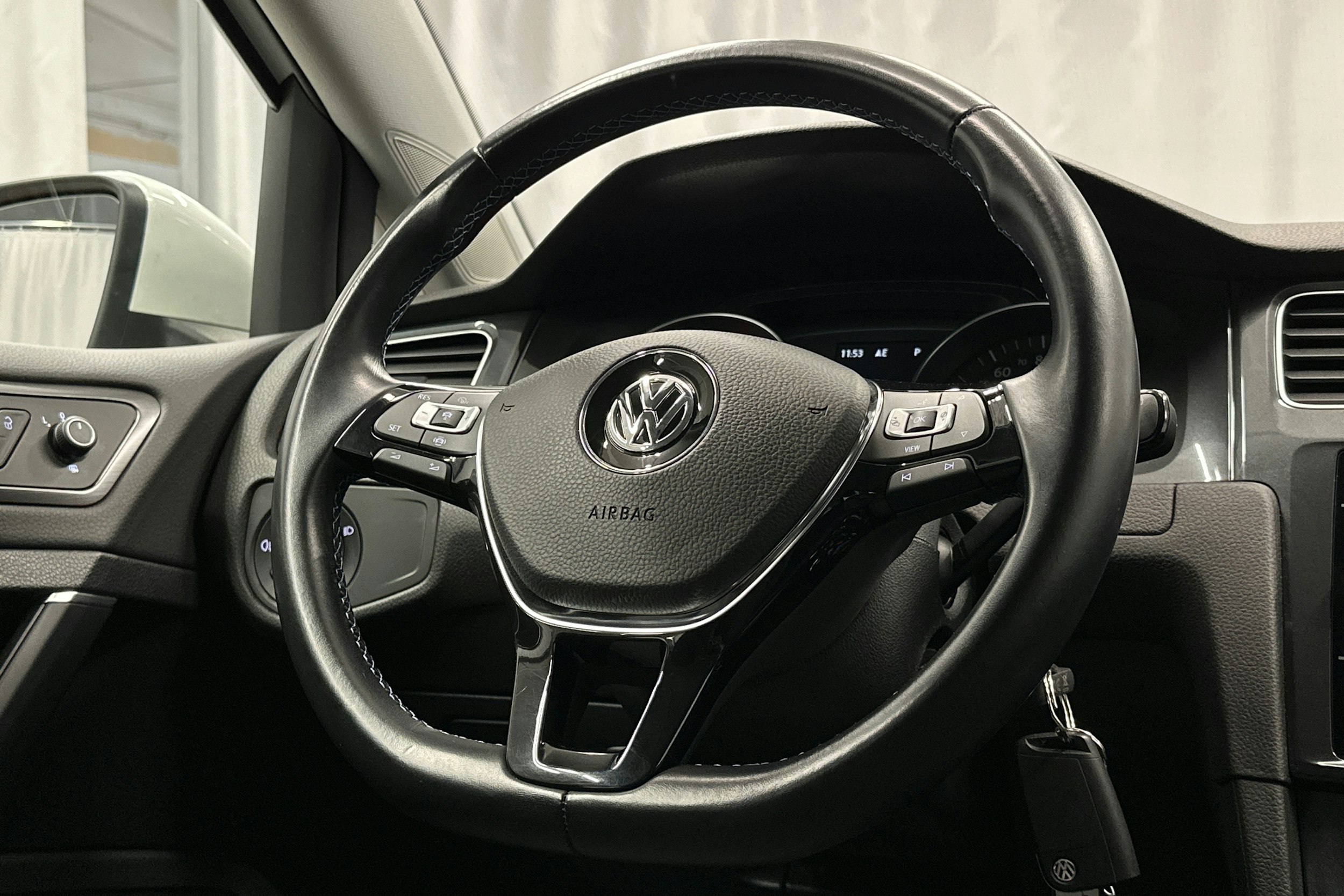 valkoinen Volkswagen Golf 2020 kuva 16.