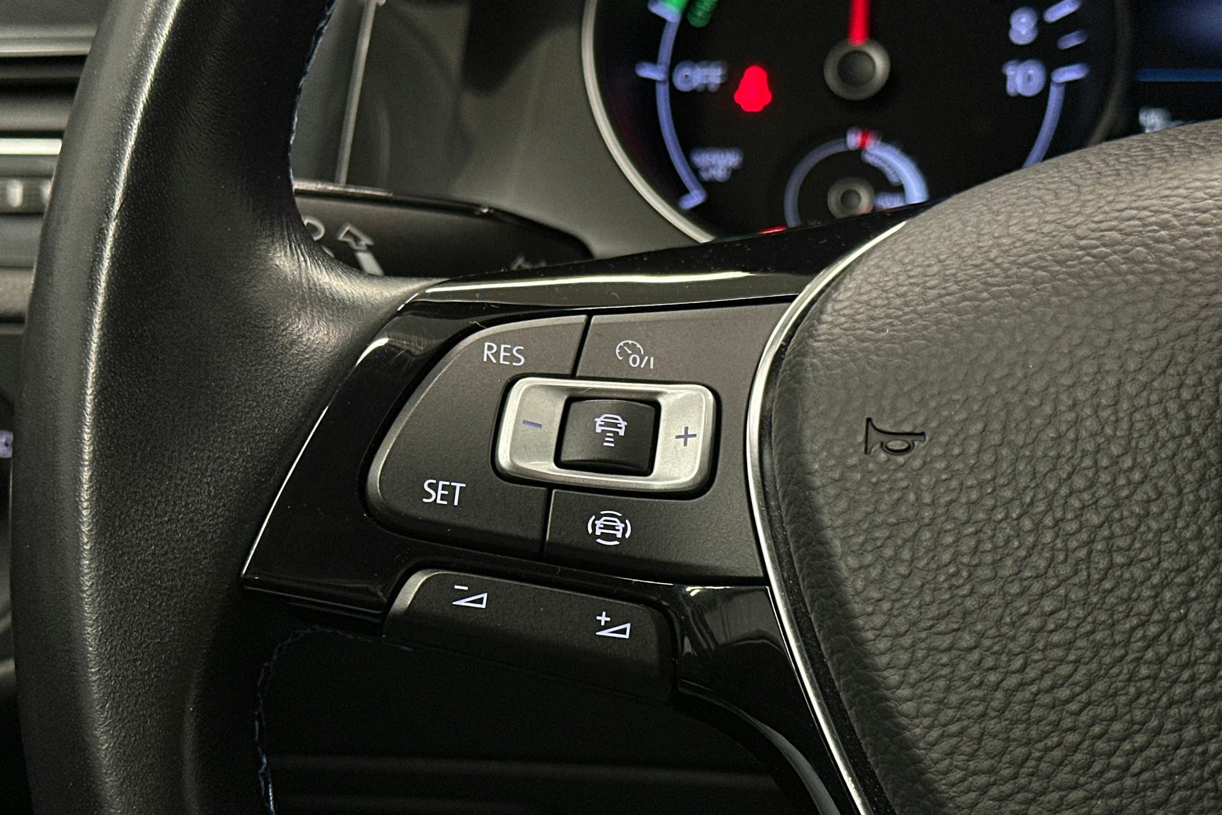 valkoinen Volkswagen Golf 2020 kuva 17.