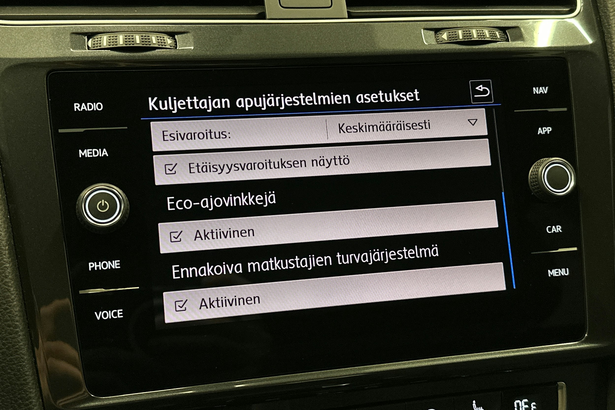 valkoinen Volkswagen Golf 2020 kuva 23.