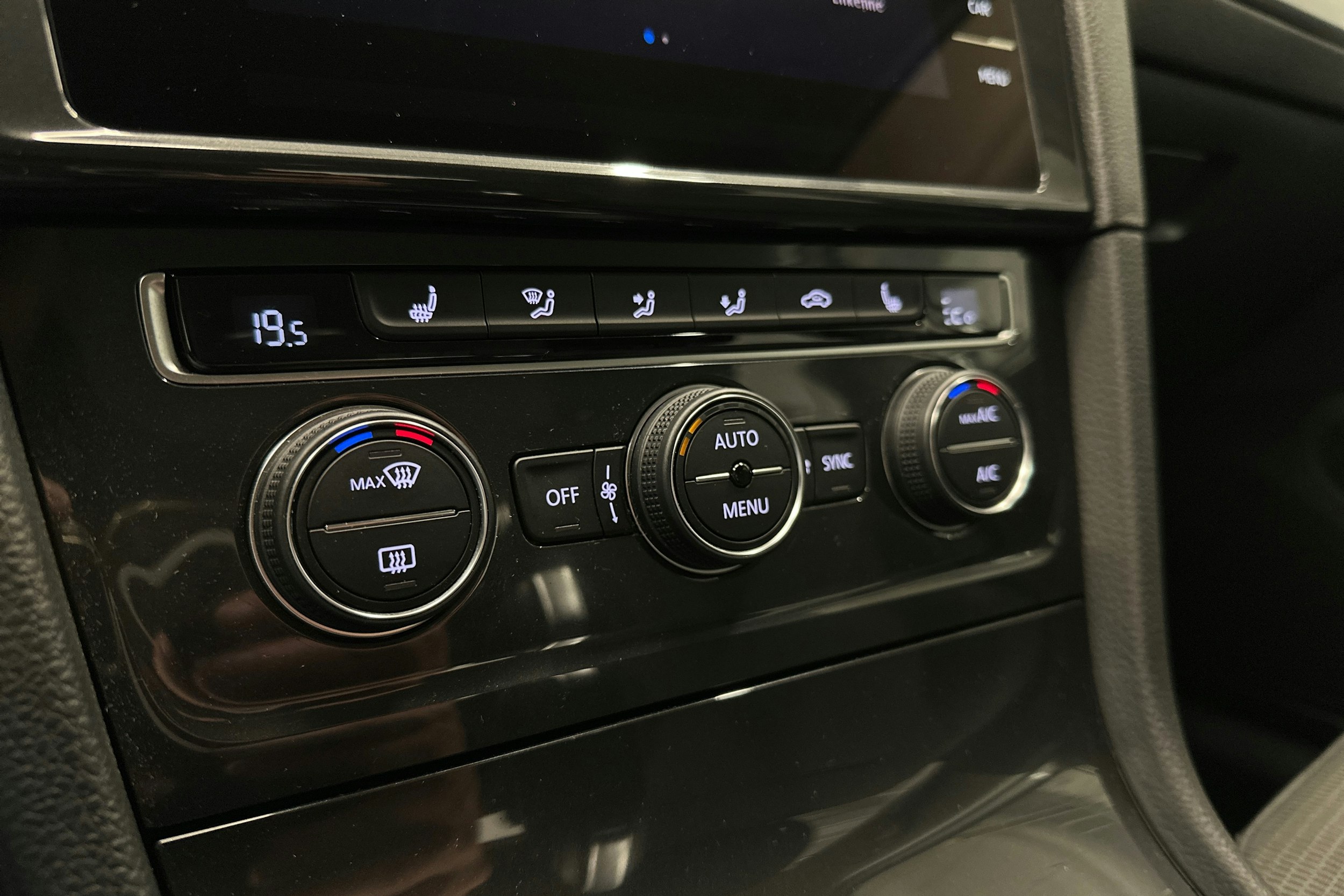valkoinen Volkswagen Golf 2020 kuva 24.