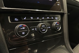 valkoinen Volkswagen Golf 2020 kuva 24.