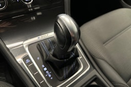 valkoinen Volkswagen Golf 2020 kuva 25.