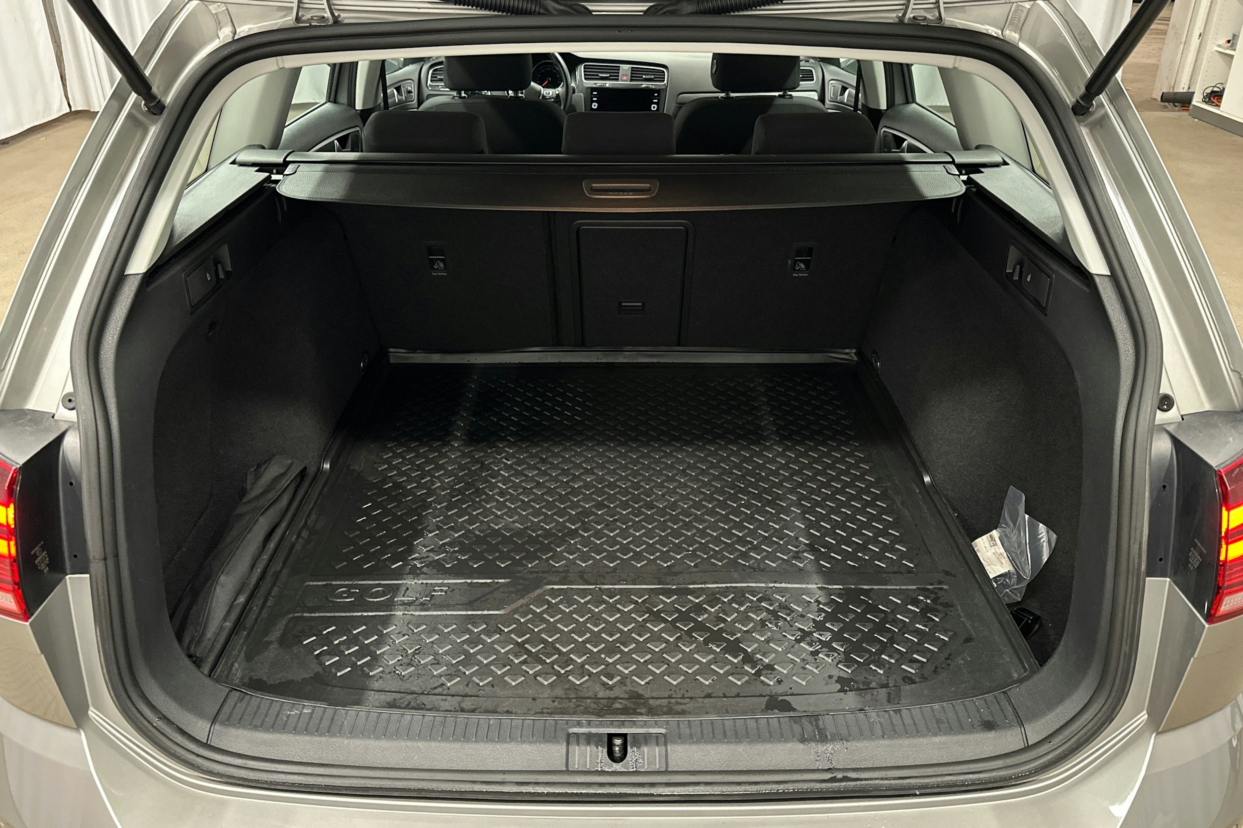 harmaa Volkswagen Golf 2020 kuva 14.