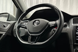 harmaa Volkswagen Golf 2020 kuva 16.