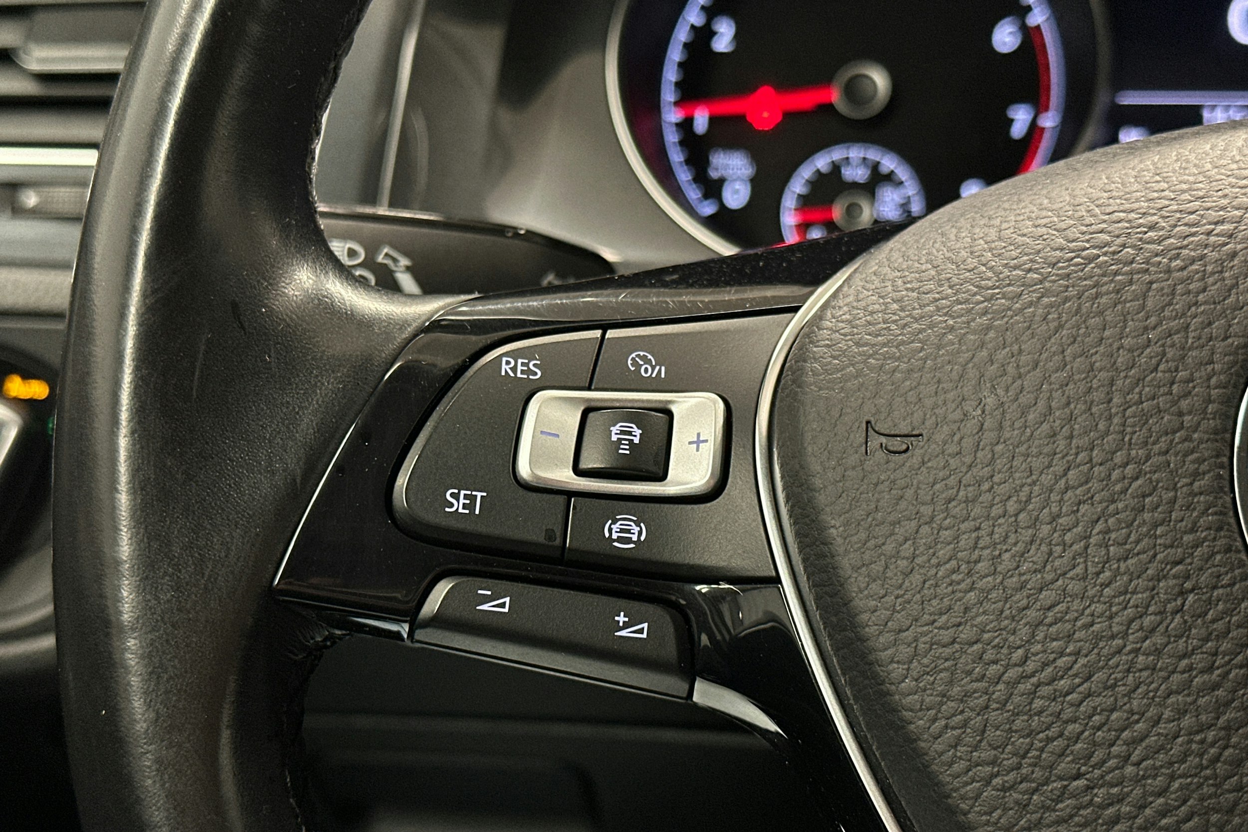 harmaa Volkswagen Golf 2020 kuva 17.