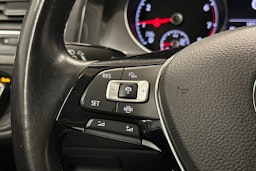 harmaa Volkswagen Golf 2020 kuva 17.