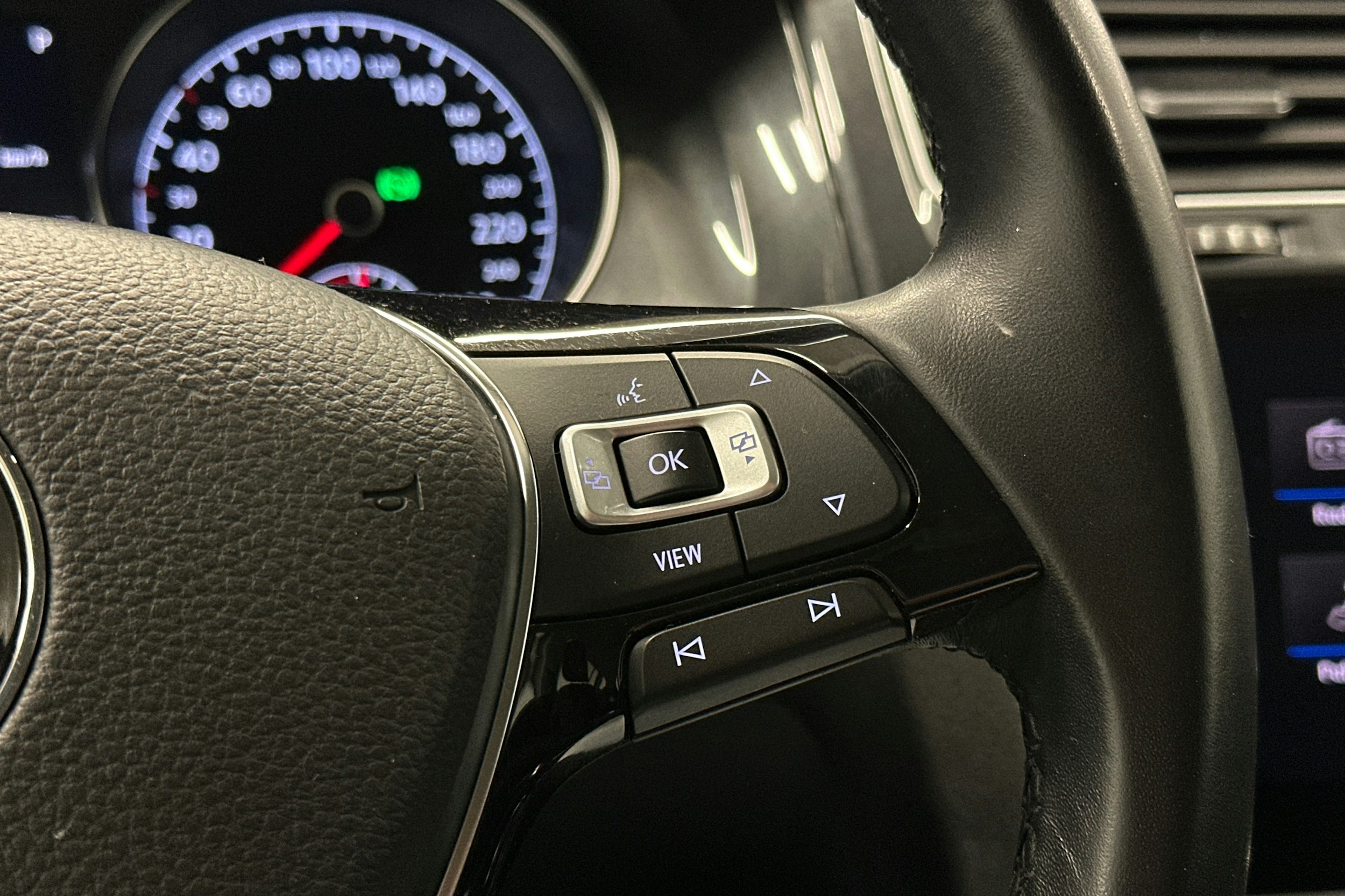 harmaa Volkswagen Golf 2020 kuva 18.