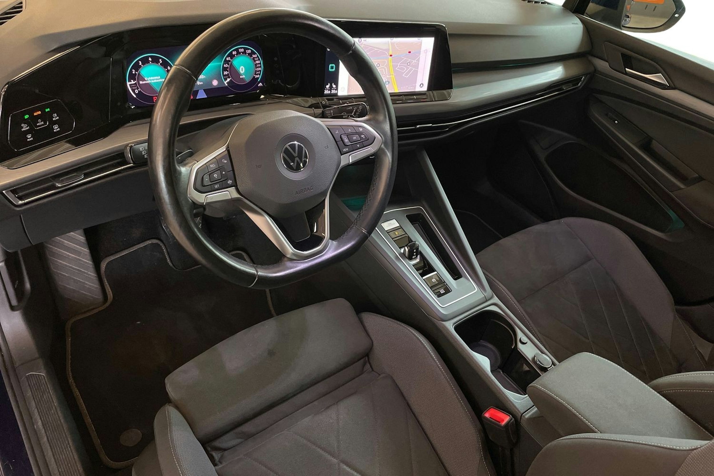 sininen Volkswagen Golf 2020 kuva 7.