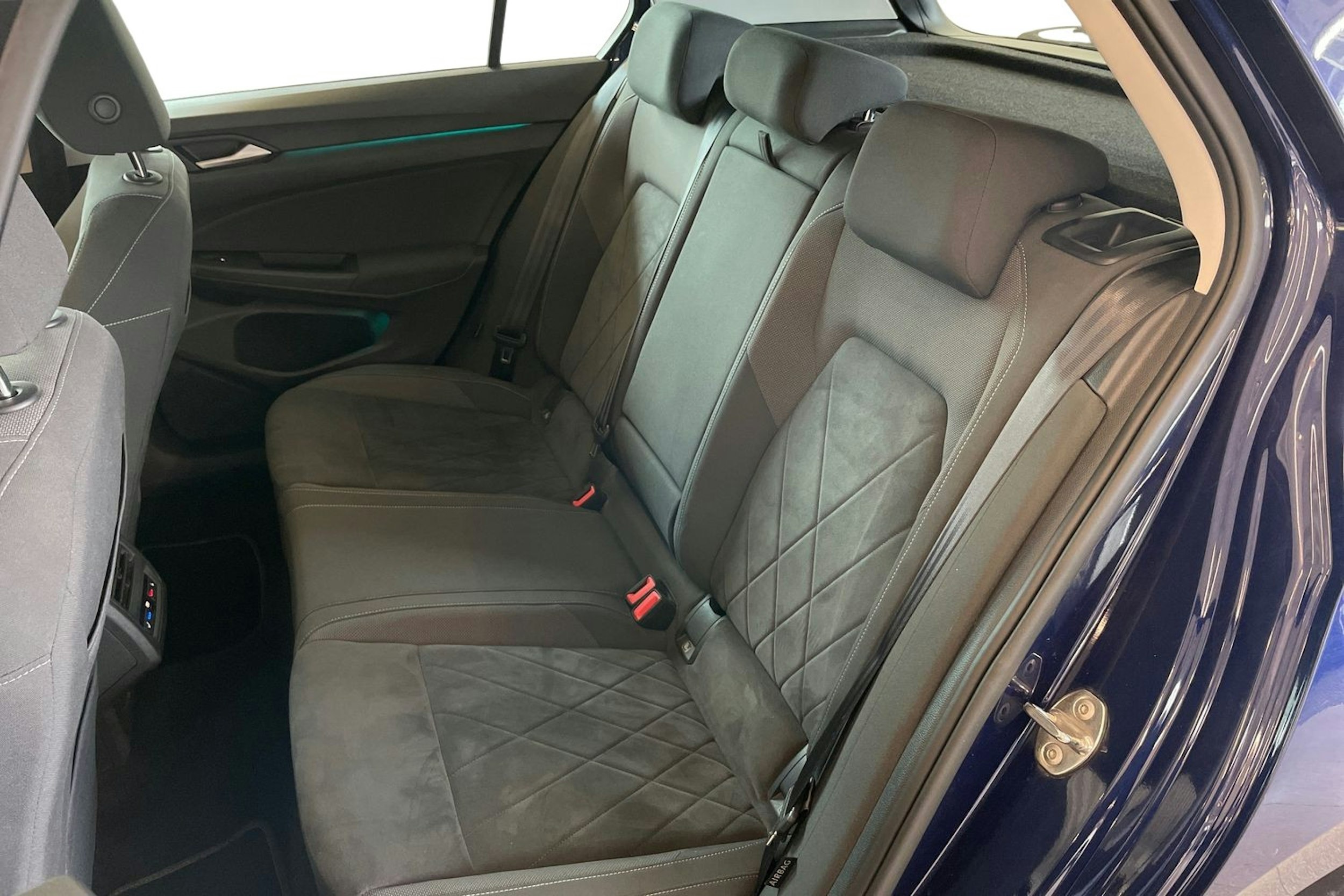 sininen Volkswagen Golf 2020 kuva 10.