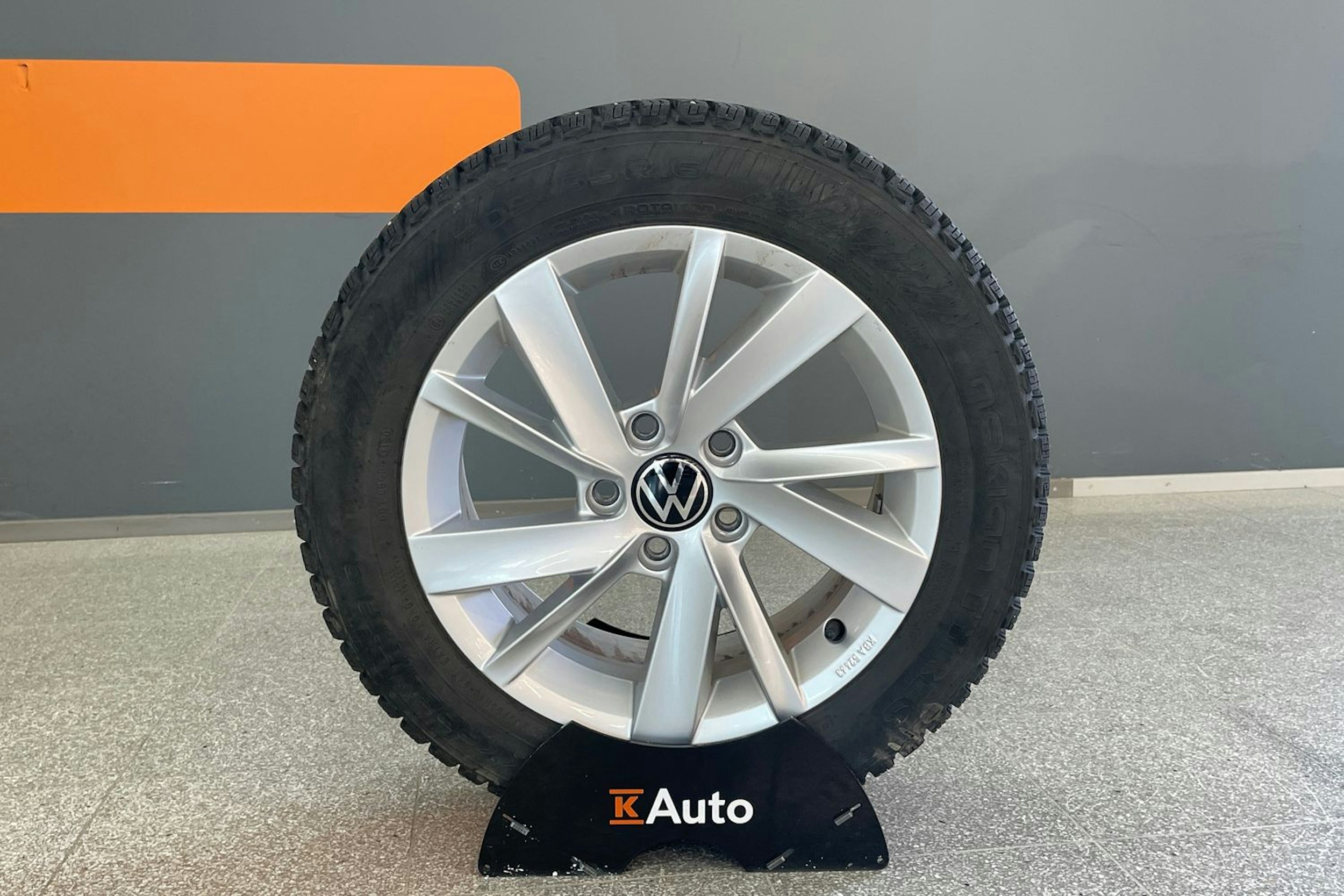sininen Volkswagen Golf 2020 kuva 13.