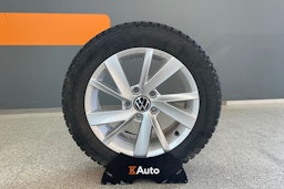sininen Volkswagen Golf 2020 kuva 13.
