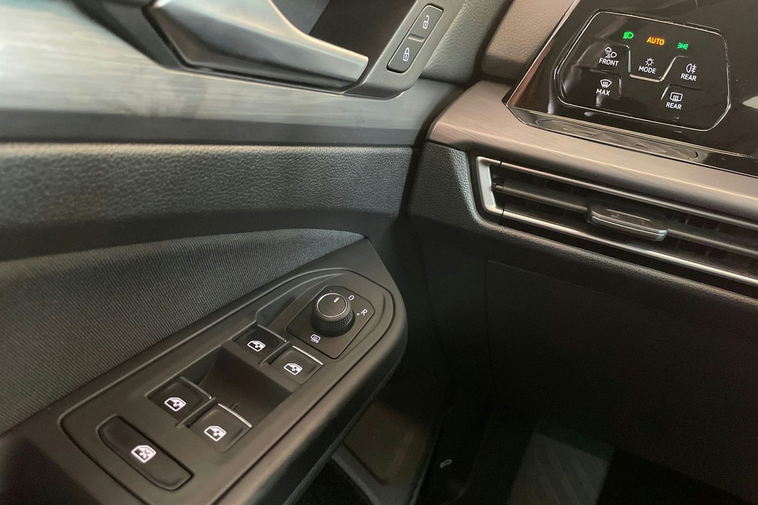 sininen Volkswagen Golf 2020 kuva 19.