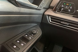 sininen Volkswagen Golf 2020 kuva 19.