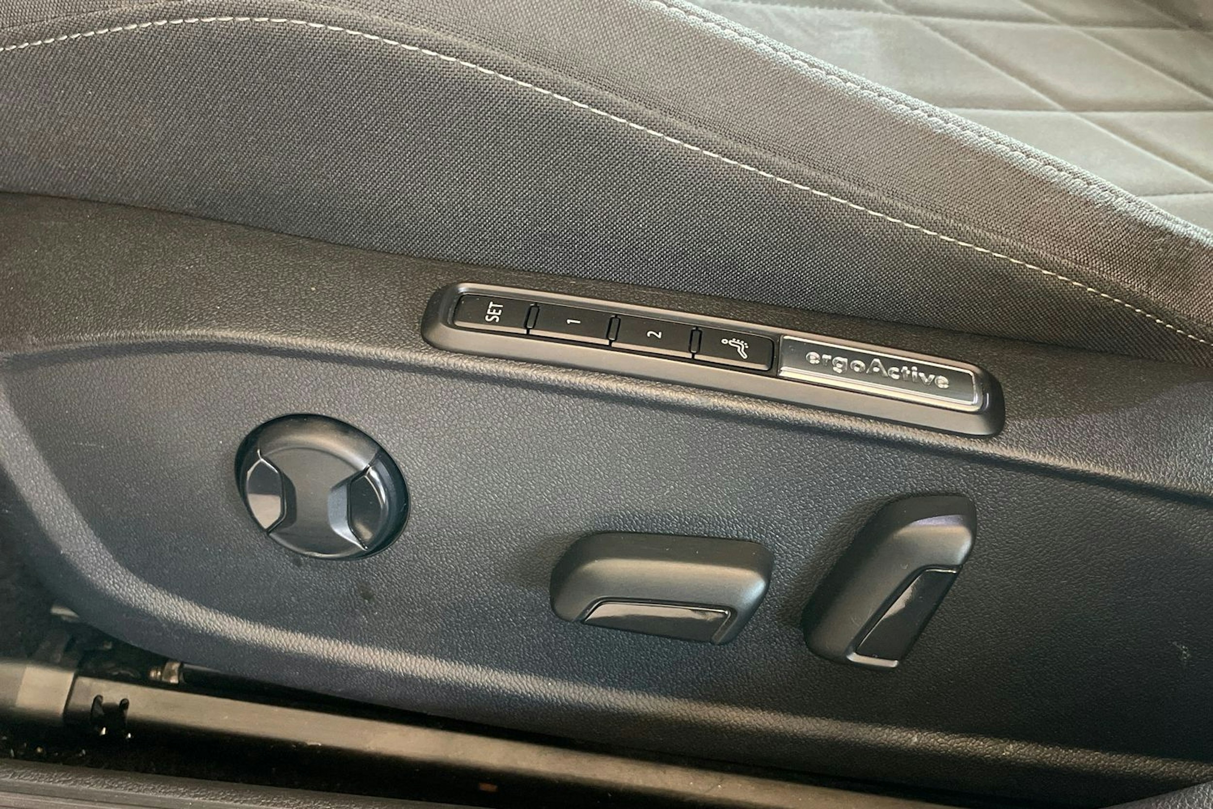 sininen Volkswagen Golf 2020 kuva 25.