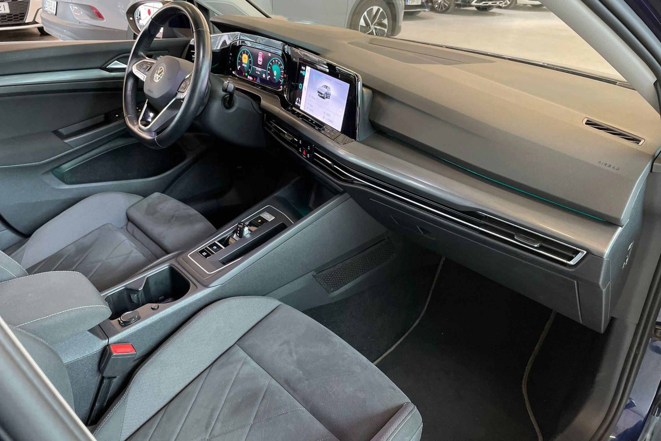sininen Volkswagen Golf 2020 kuva 27.
