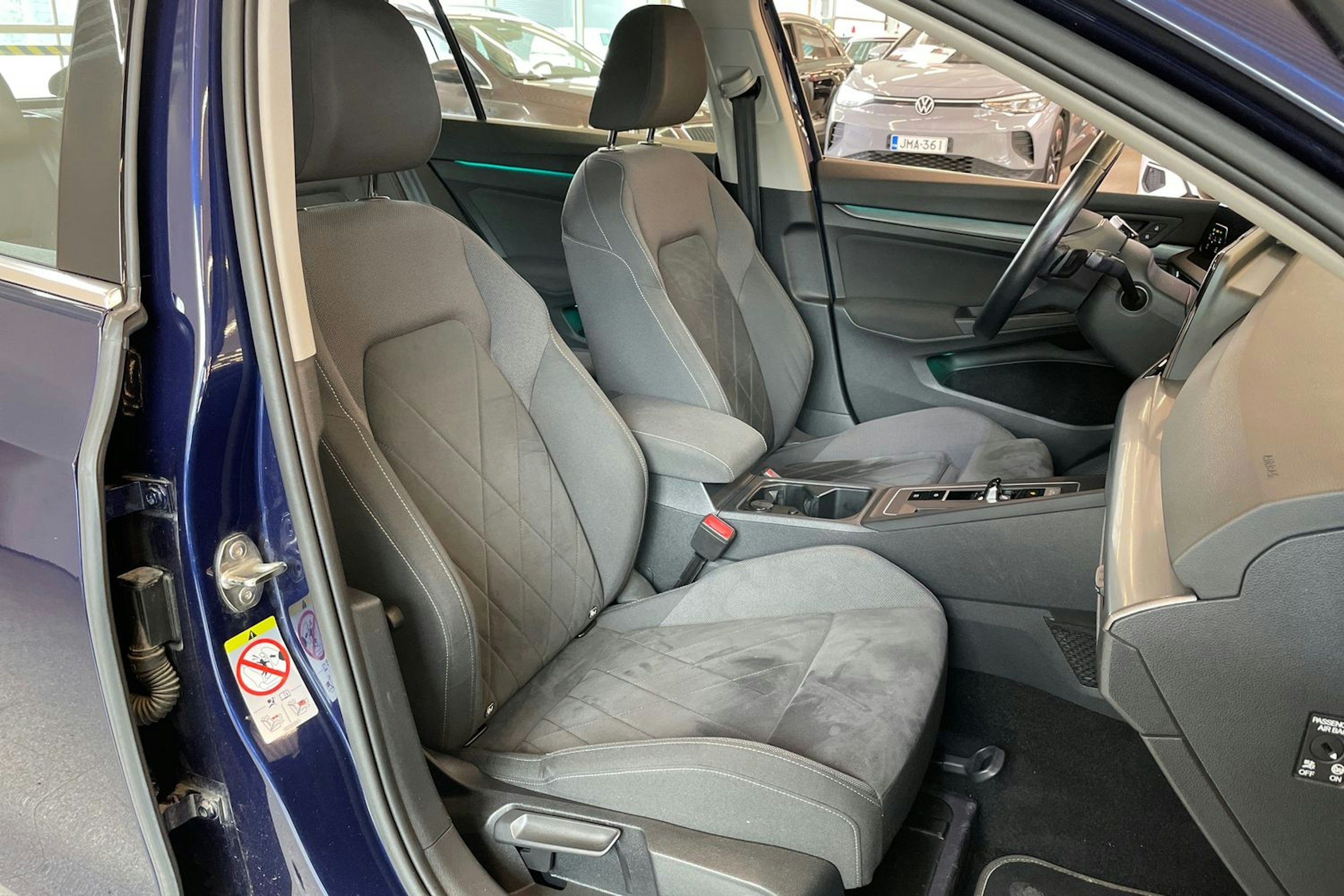 sininen Volkswagen Golf 2020 kuva 28.