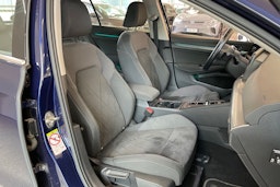 sininen Volkswagen Golf 2020 kuva 28.
