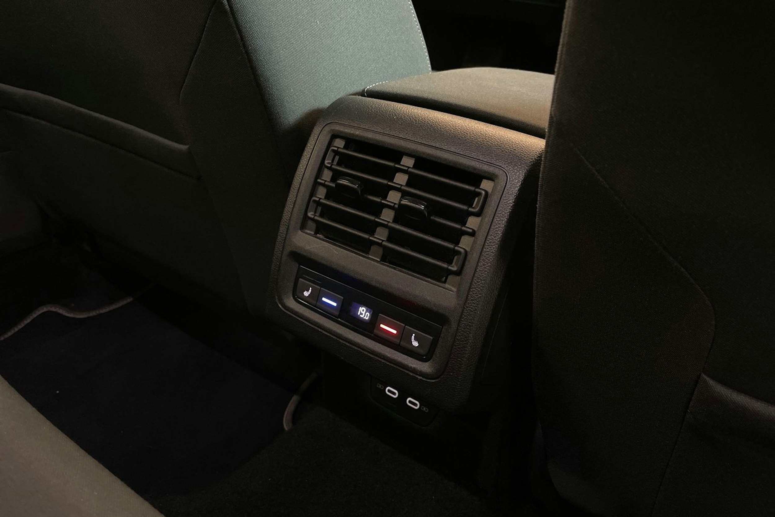 sininen Volkswagen Golf 2020 kuva 29.