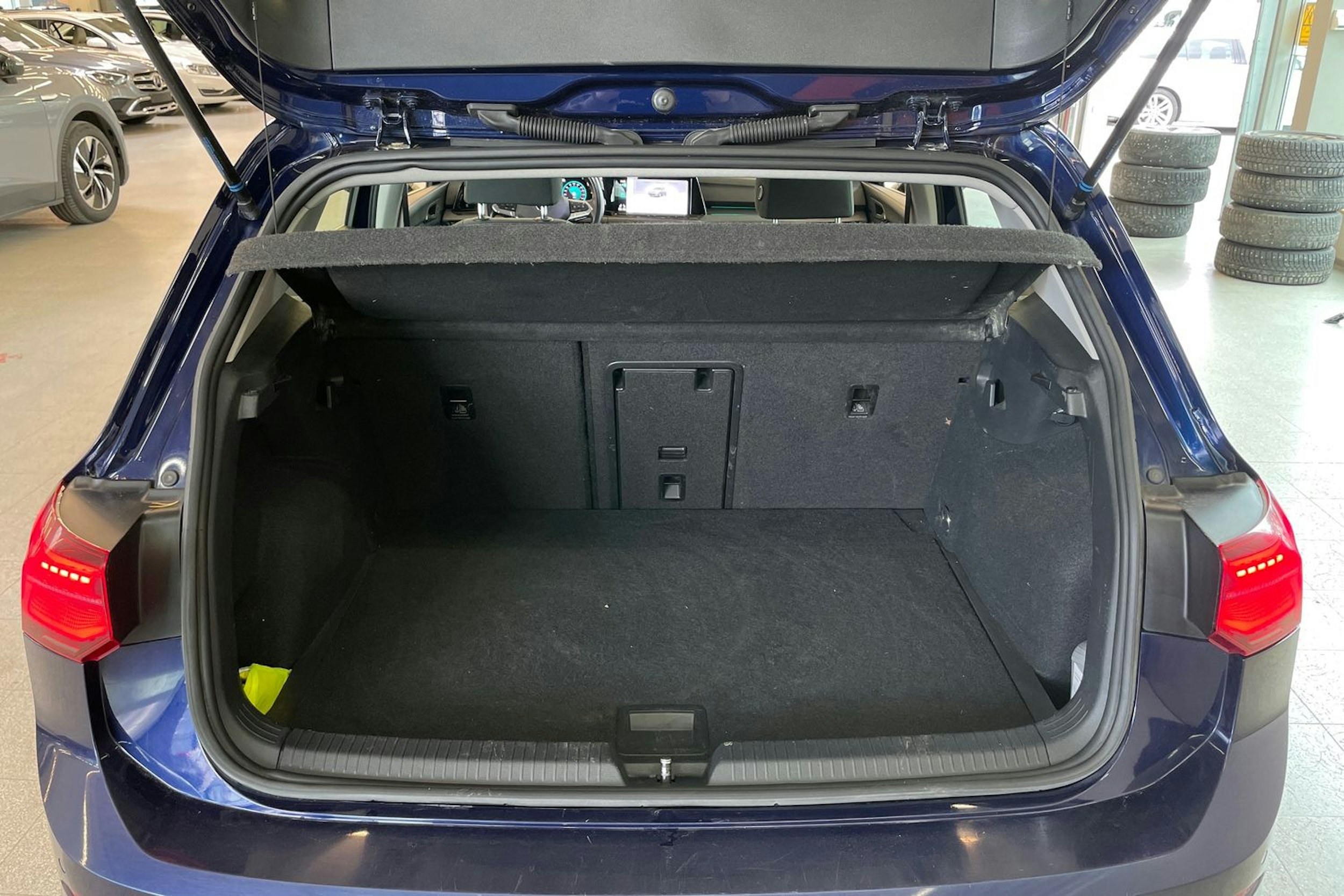 sininen Volkswagen Golf 2020 kuva 30.