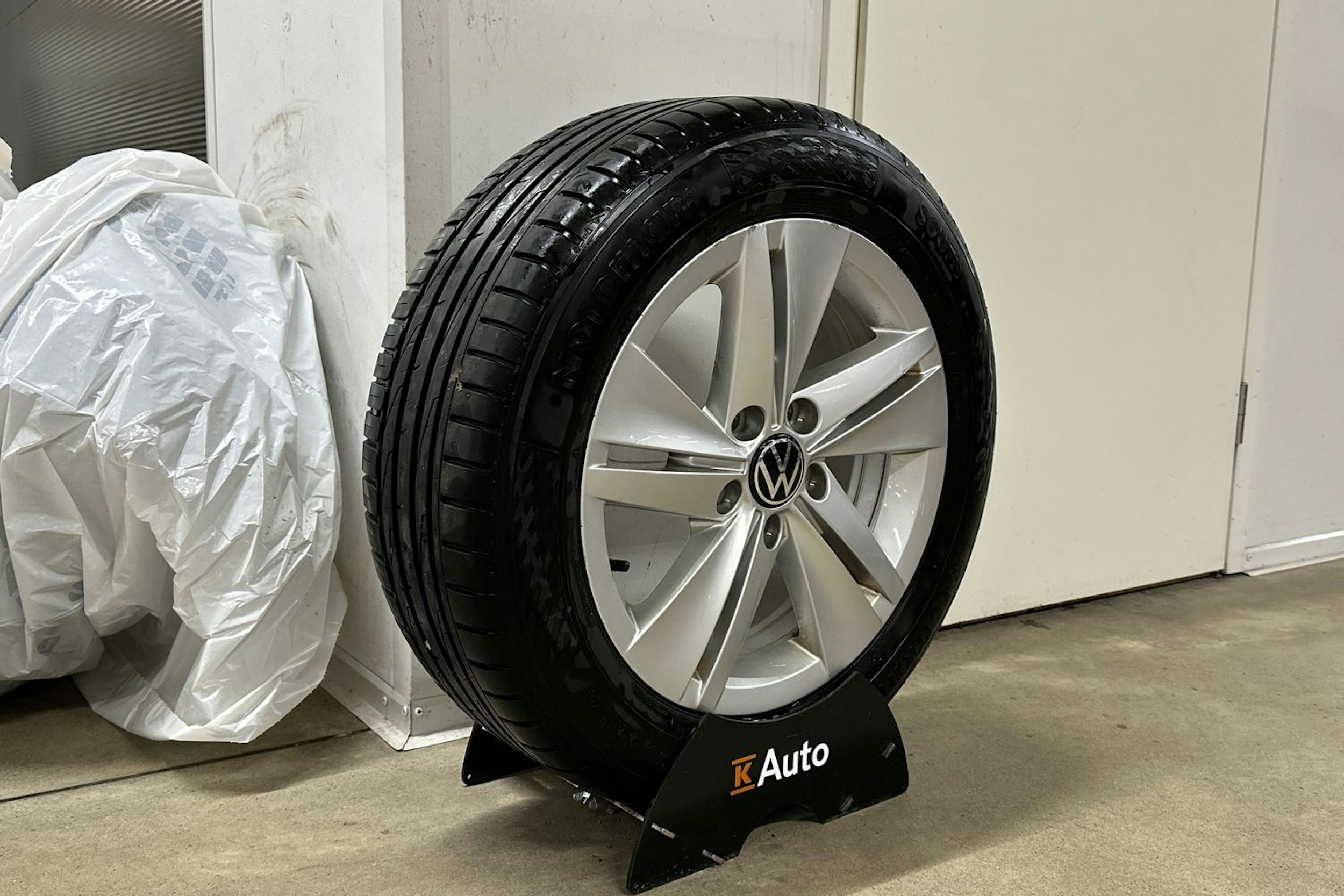 sininen Volkswagen Golf 2020 kuva 13.