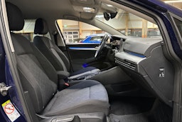 sininen Volkswagen Golf 2020 kuva 14.