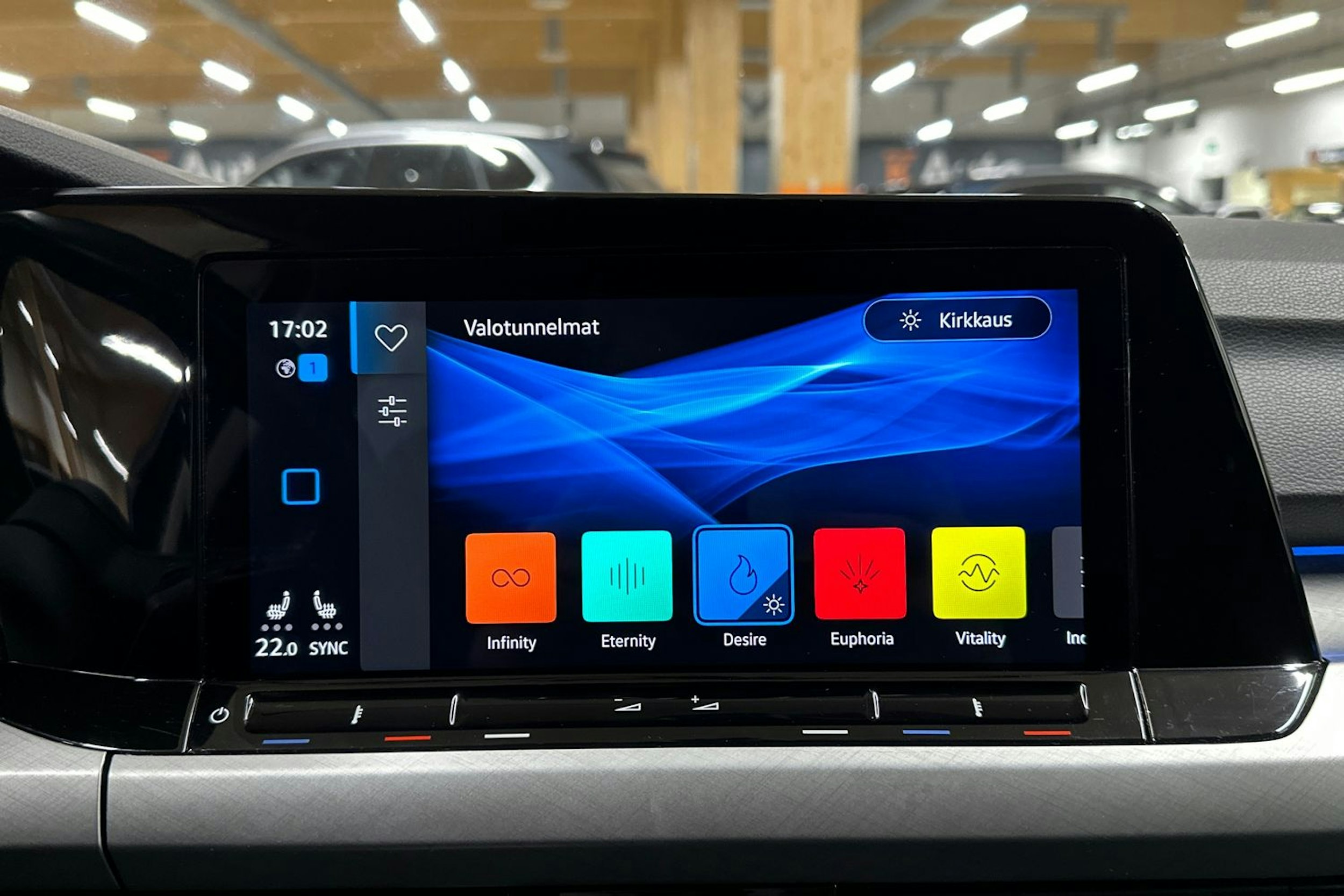 sininen Volkswagen Golf 2020 kuva 19.