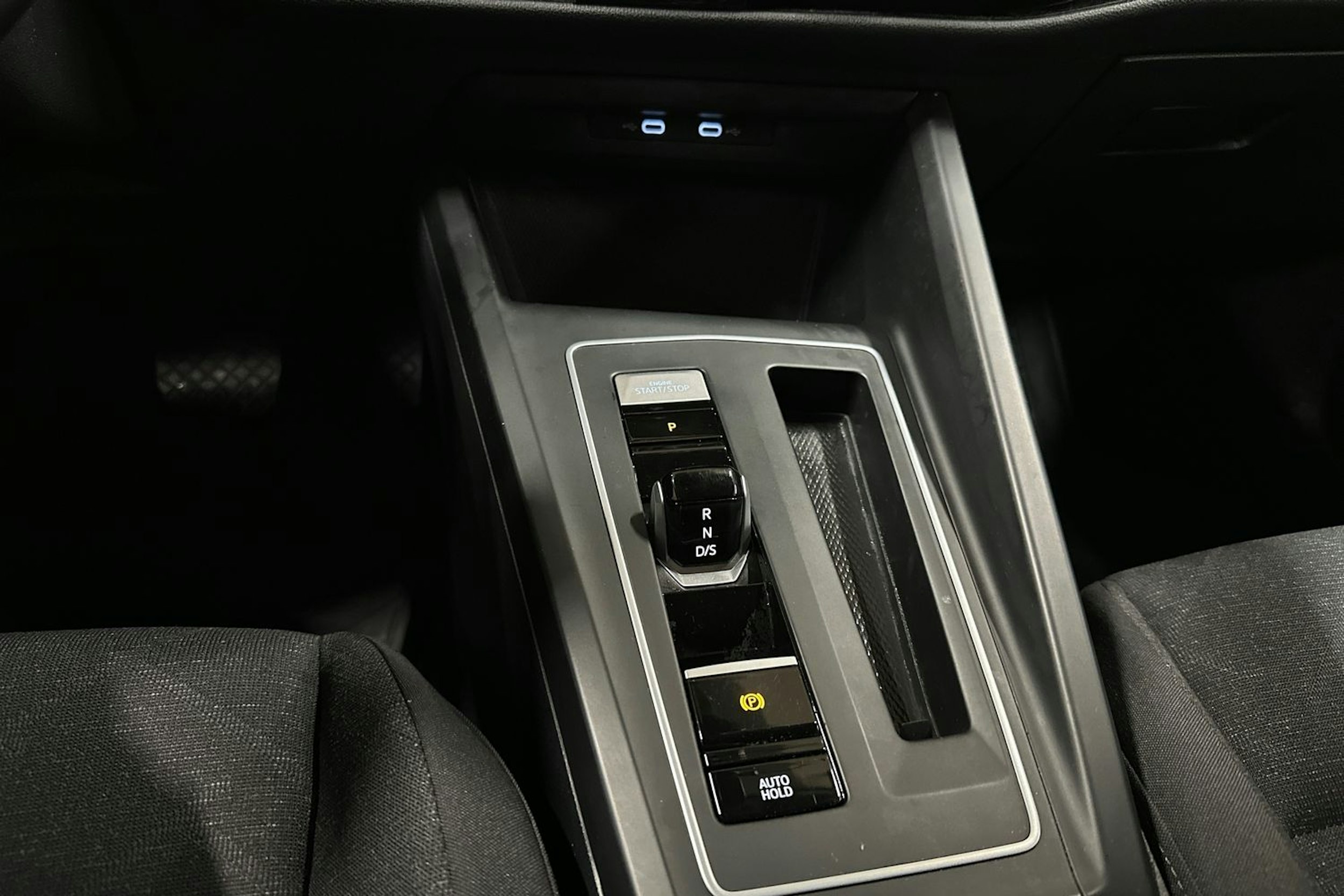 sininen Volkswagen Golf 2020 kuva 21.