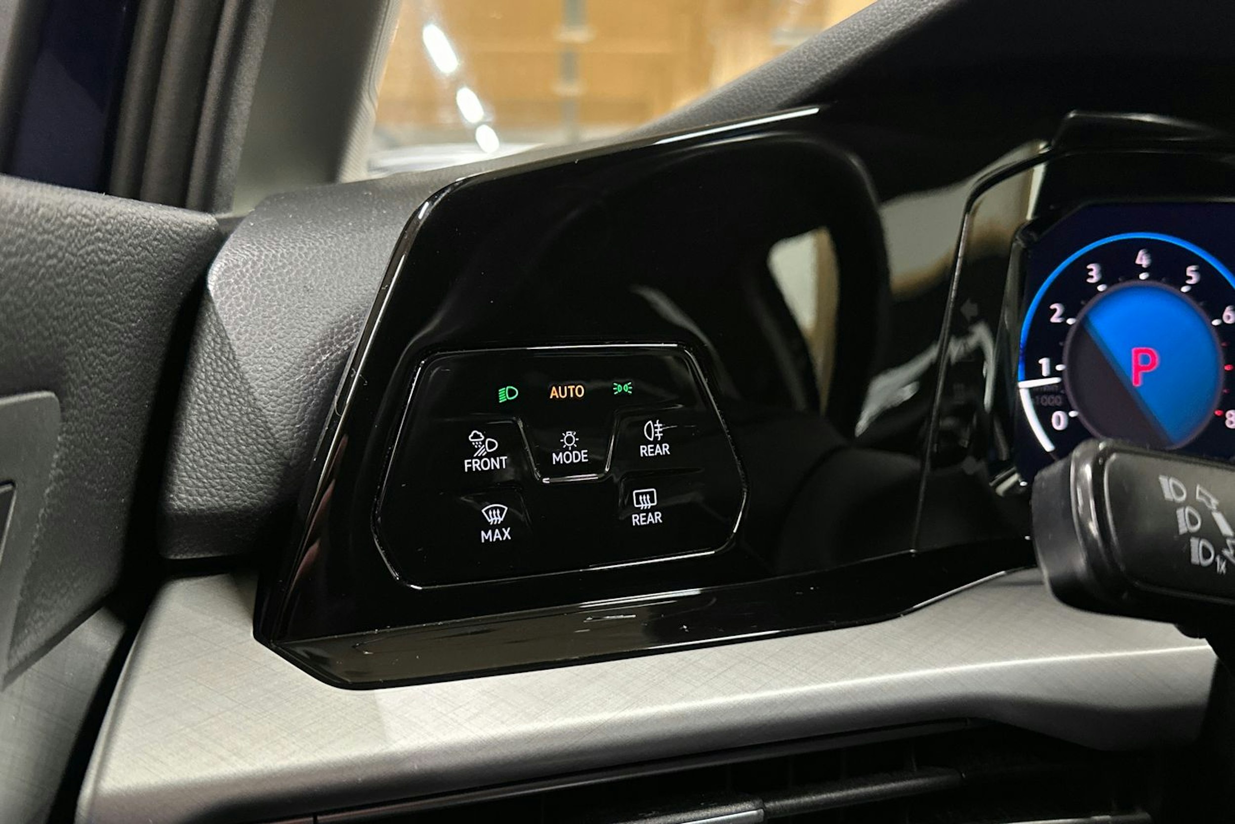 sininen Volkswagen Golf 2020 kuva 26.