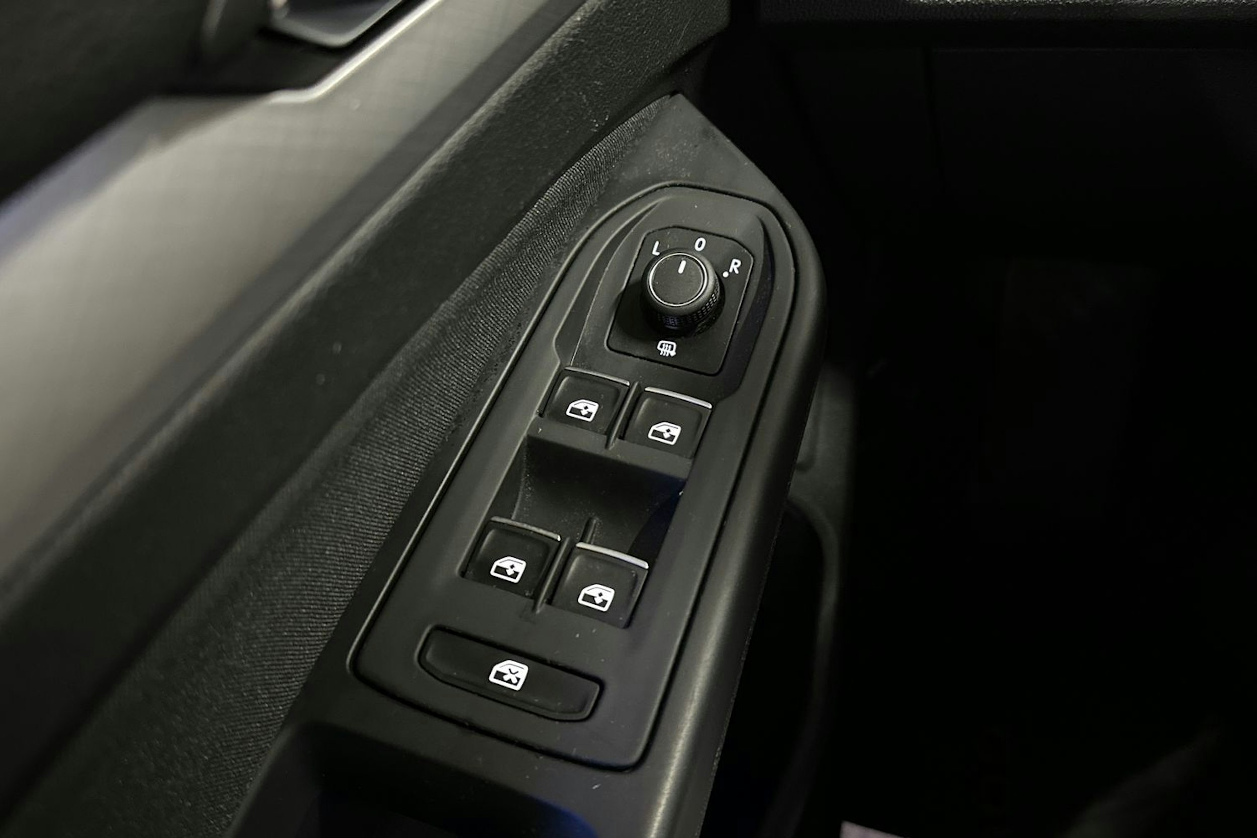 sininen Volkswagen Golf 2020 kuva 27.