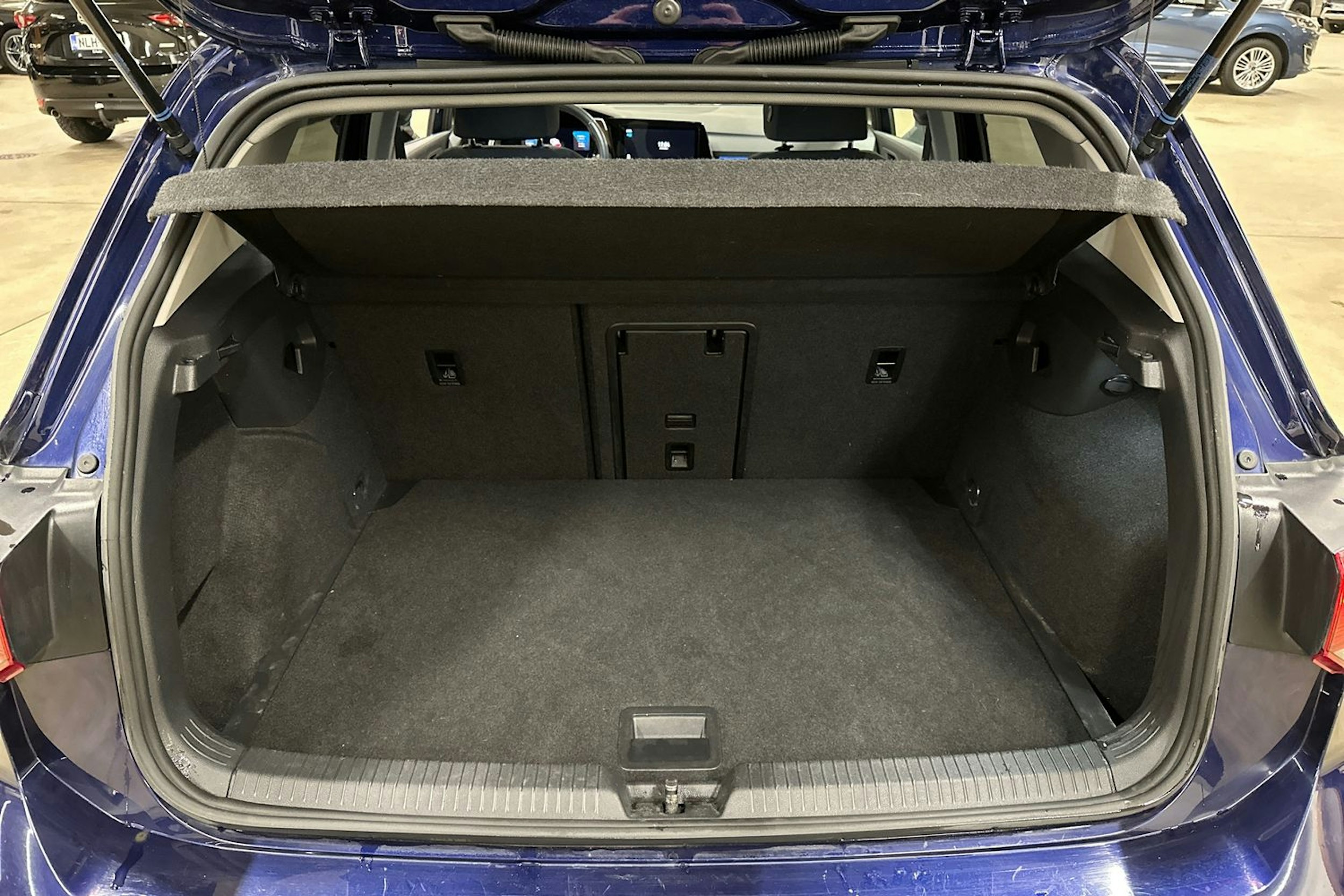 sininen Volkswagen Golf 2020 kuva 28.
