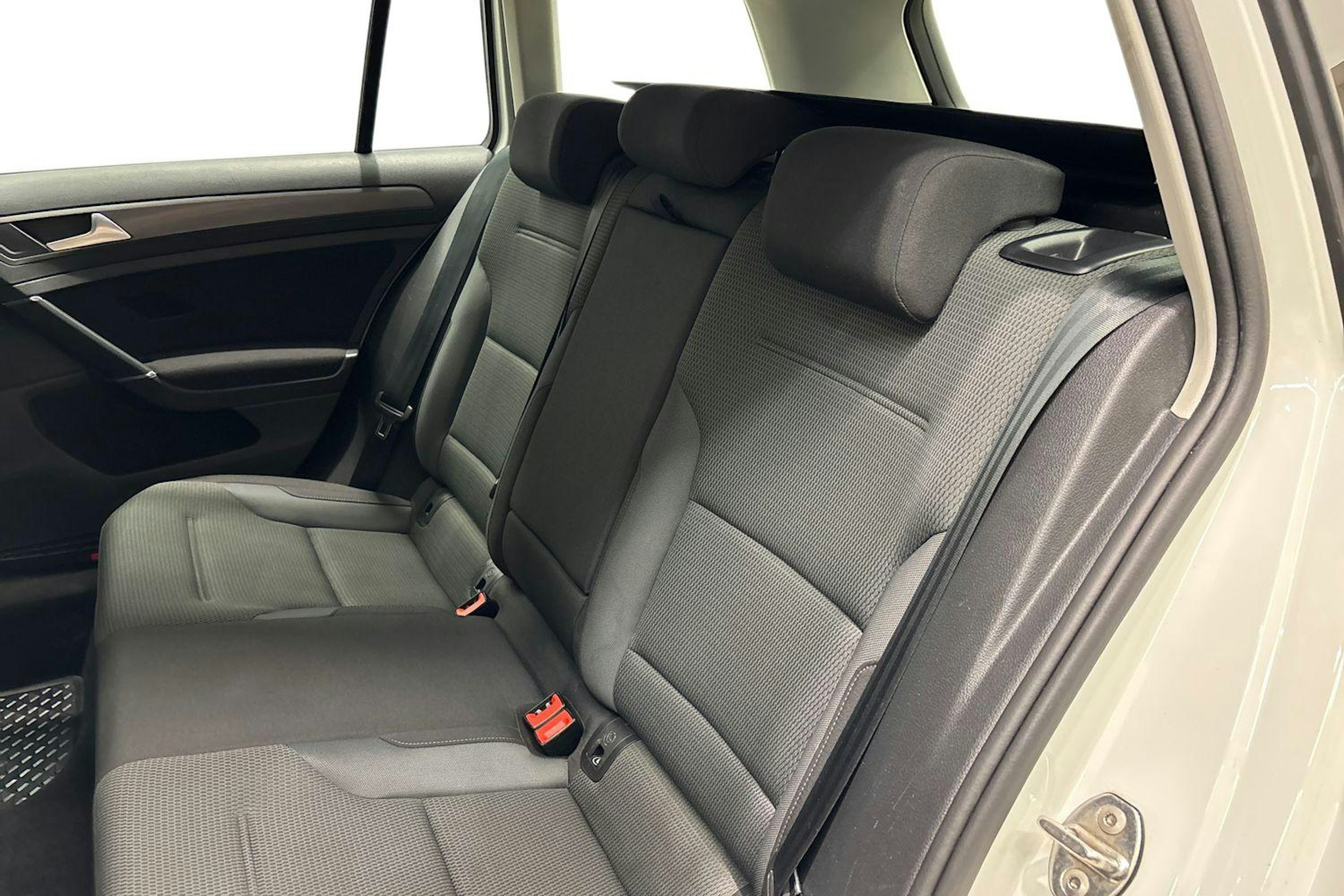 valkoinen Volkswagen Golf 2020 kuva 10.