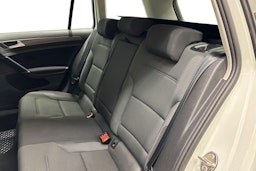 valkoinen Volkswagen Golf 2020 kuva 10.