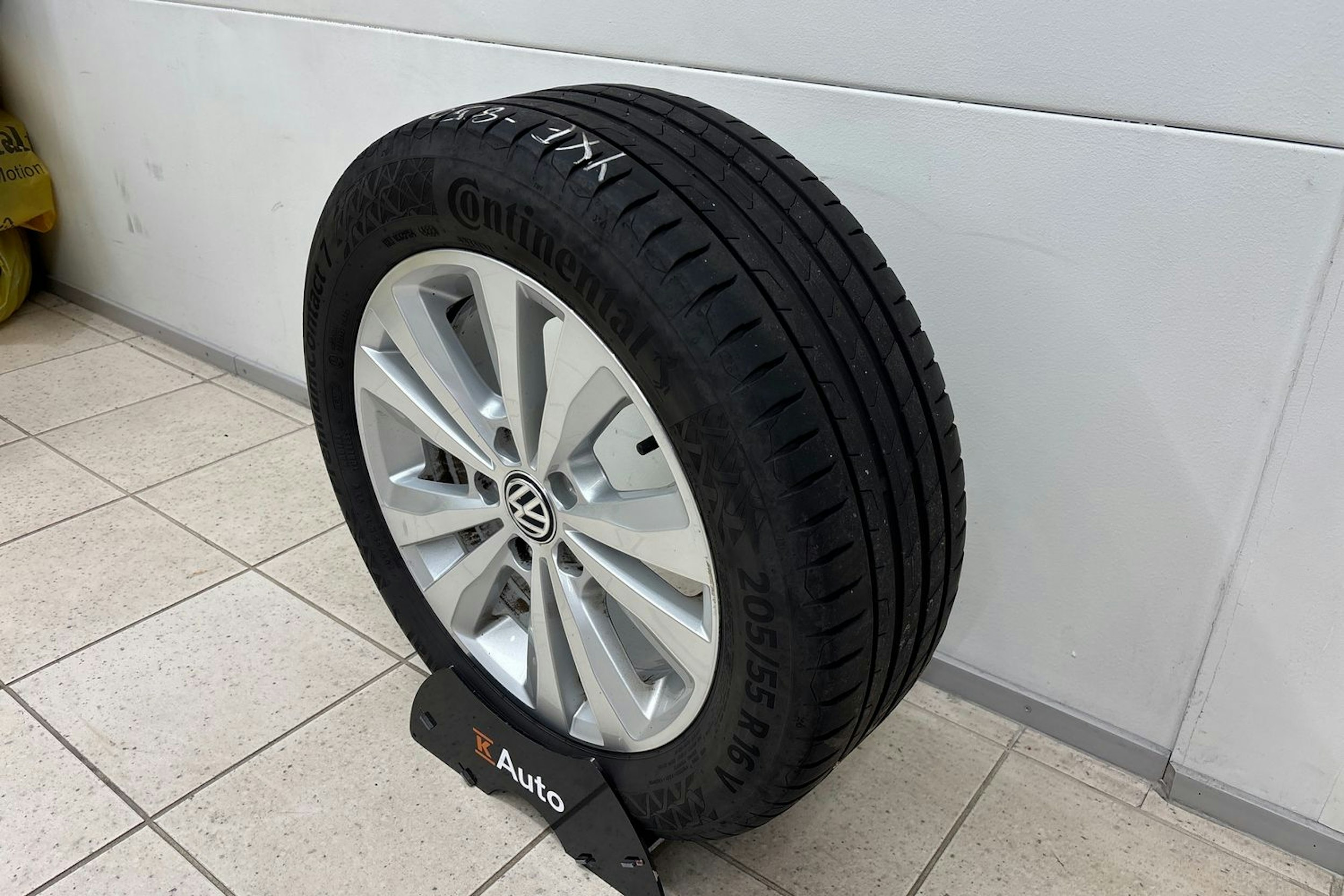 valkoinen Volkswagen Golf 2020 kuva 14.